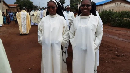 « SOEURS DOMINICAINES DE L&rsquo;ANONCIATA » DE L&rsquo;EGLISE CATHOLIQUE DU BENIN : Audrey Hounyo et Régina Abitan scellent leur pacte avec Jésus-Christ
