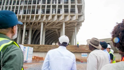 Visite de chantier de l'assemblée nationale par le Chef de l'État et Vlavonou: avec fierté et satisfaction, Talon explore le fruit de son audace et sa rigueur