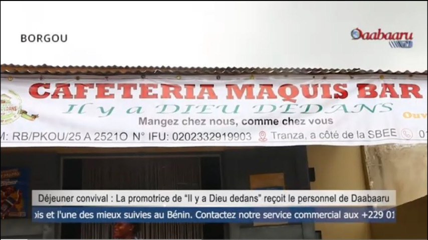 DEJEUNER CONVIVIAL:  La promotrice de Il y a Dieu dedans reçoit le personnel de Daabaaru.